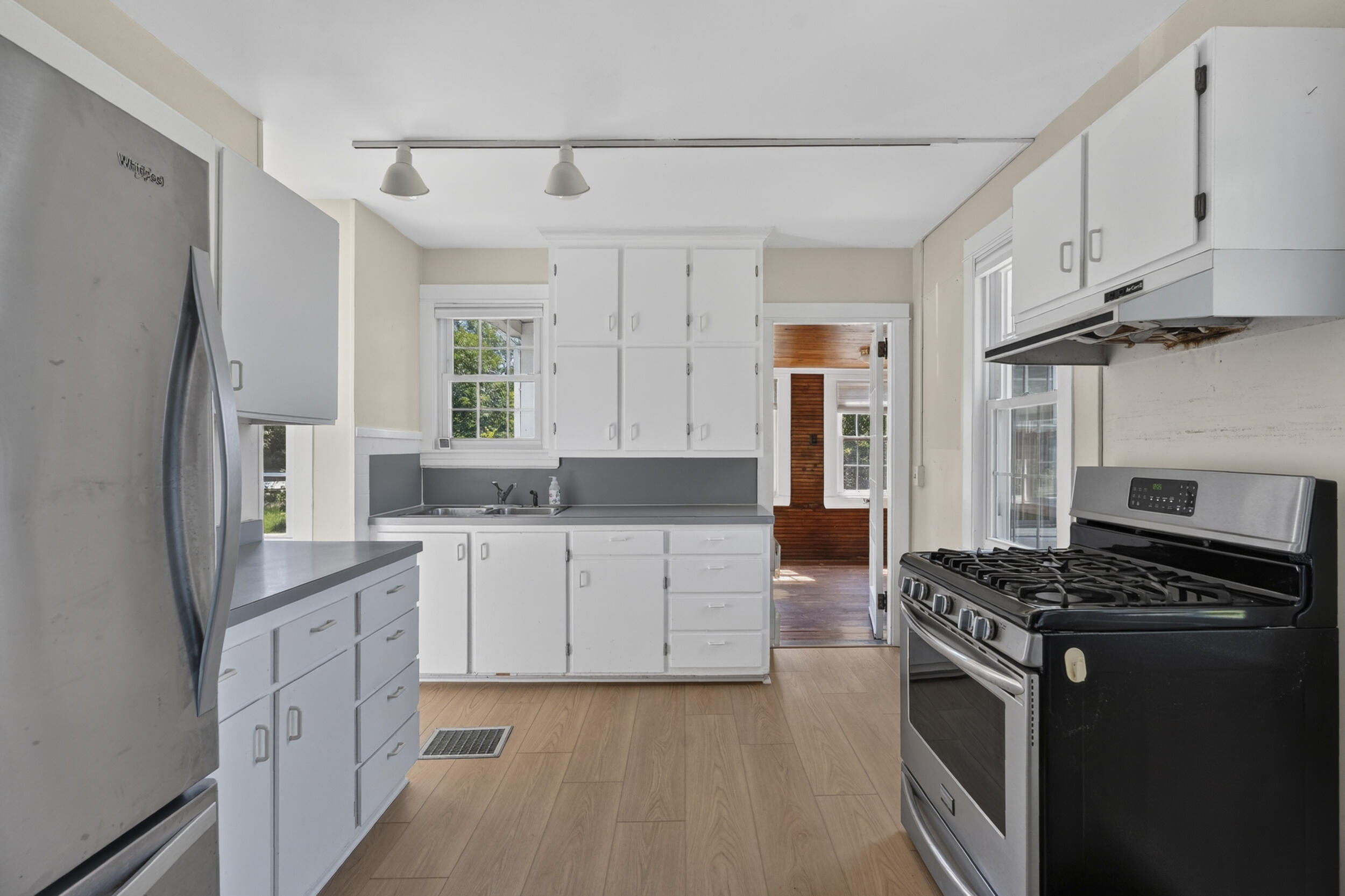 208 Falmouth Road Falmouth, ME 04105 - Photo 19 of 73 31_208falmouth-31