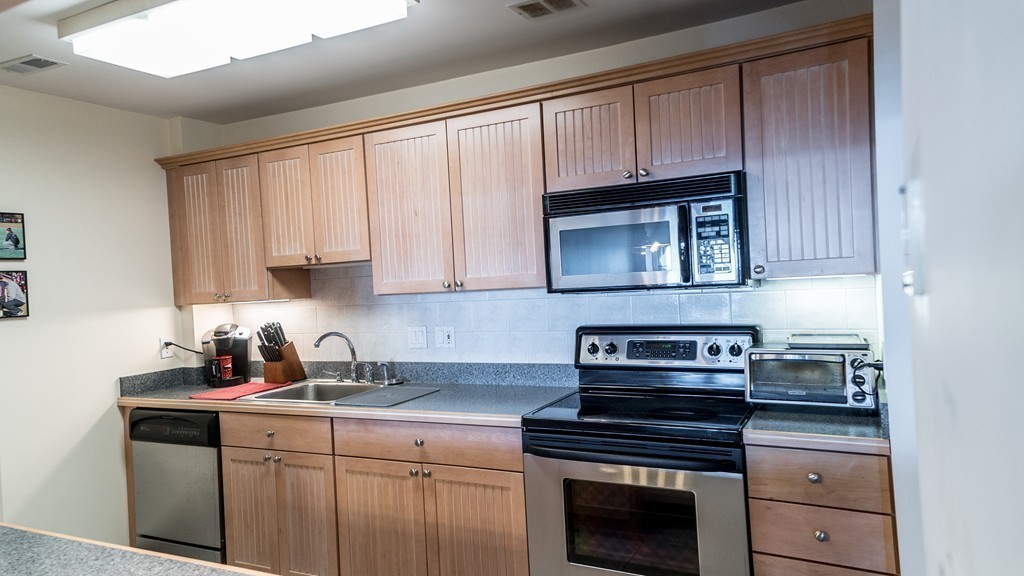 1 Seal Harbor Road, Unit 610 Winthrop, MA 02152 - Photo 15 of 27 Gallery Image 15
