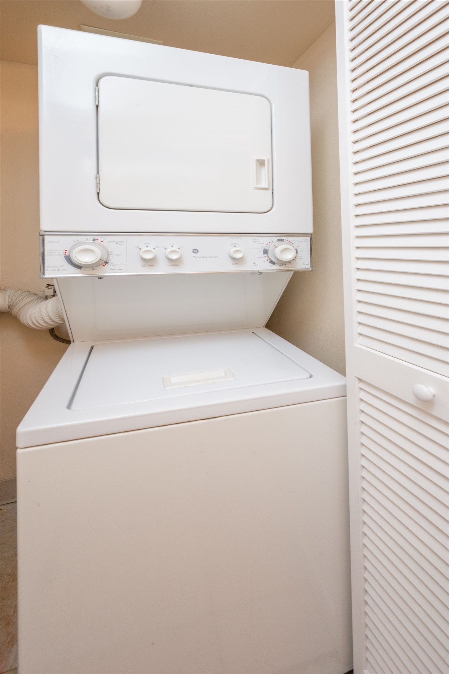 663 Bishops Lodge Road, Unit 37 Santa Fe, NM 87501 - Photo 16 of 22 Washer /dryer