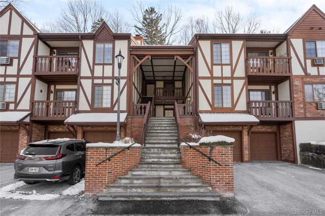 $460,000 | 113 Foxwood Circle, Mount Kisco, NY 10549