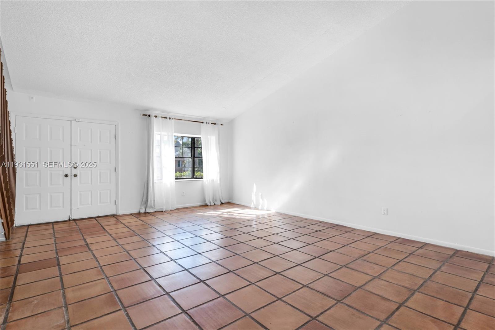 14717 Southwest 110th Terrace Miami, FL 33196 - Photo 7 of 60