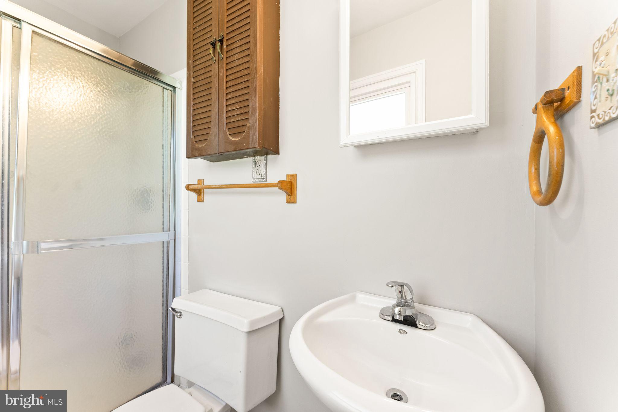 7362 Baldwin Ridge Road Warrenton, VA 20187 - Photo 22 of 43 Primary bathroom