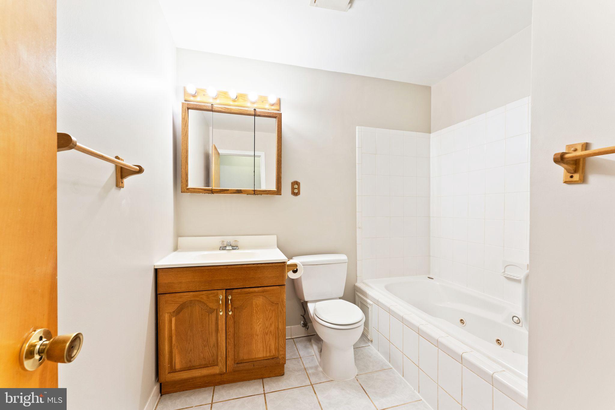 7362 Baldwin Ridge Road Warrenton, VA 20187 - Photo 27 of 43 hall bathroom