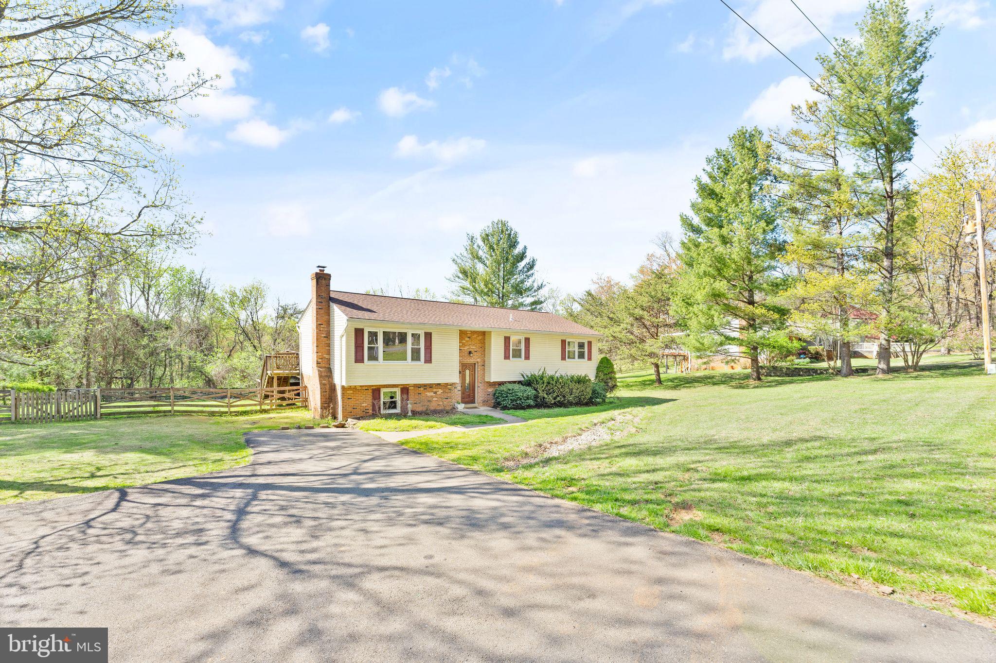 7362 Baldwin Ridge Road Warrenton, VA 20187 - Photo 3 of 43 driveway parking