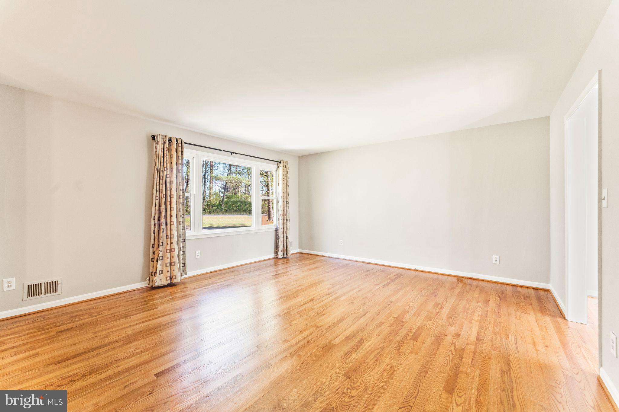 7362 Baldwin Ridge Road Warrenton, VA 20187 - Photo 10 of 43 living room
