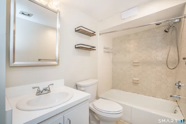 $219,000 | 1 Linden Place, Unit 506, Hartford, CT 06106