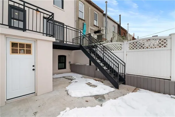 a view of entryway and hall