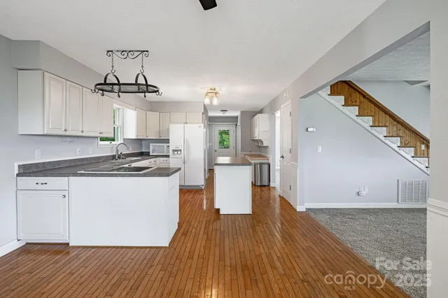 $450,000 | 95 Friendship Road, Burnsville, NC 28714