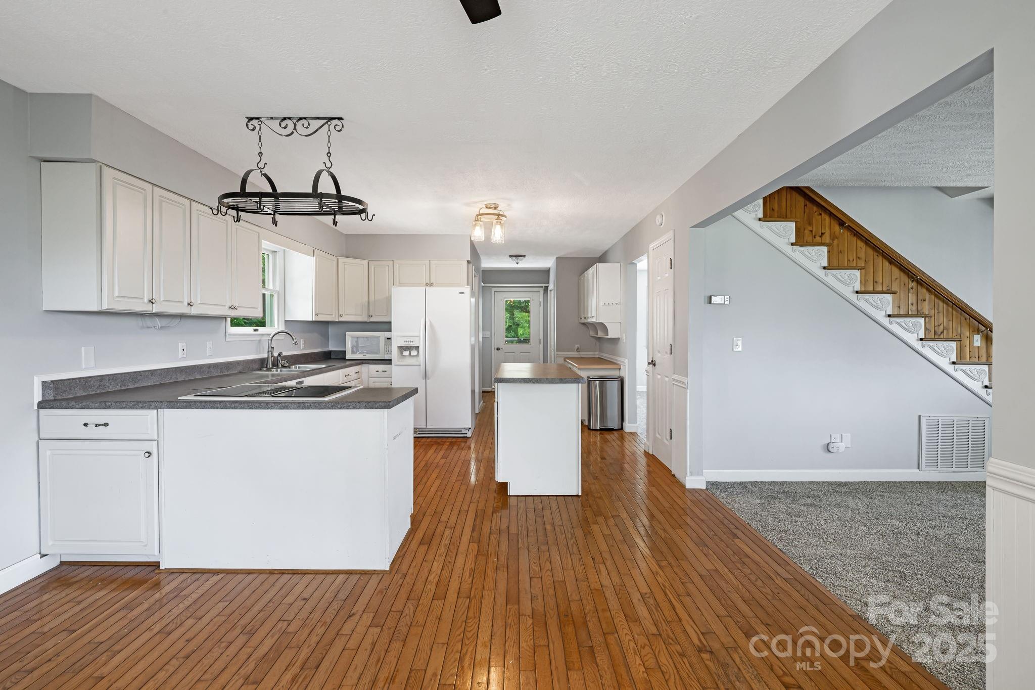 95 Friendship Road Burnsville, NC 28714 - Photo 11 of 30