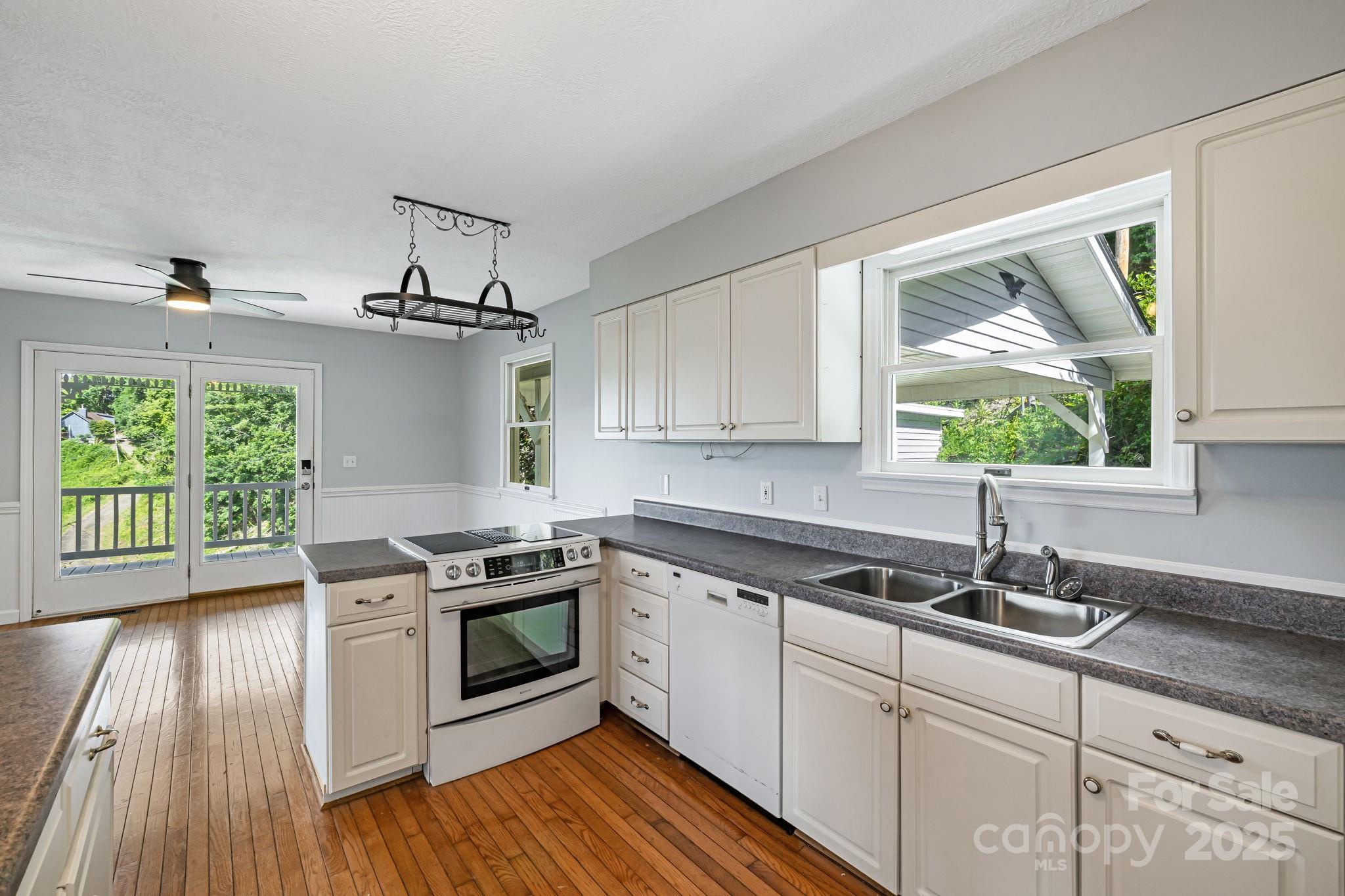 95 Friendship Road Burnsville, NC 28714 - Photo 9 of 30