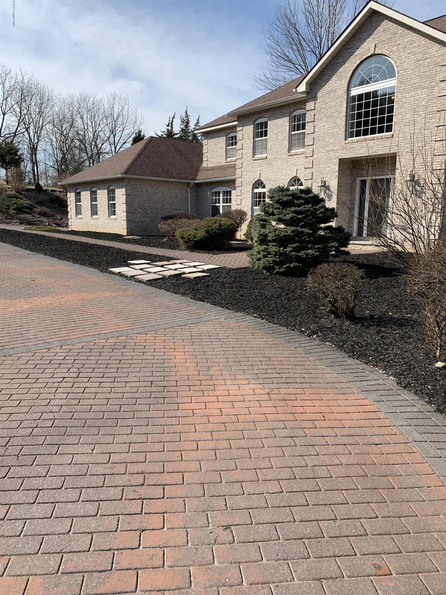 1697 Middle Road Stroudsburg, PA 18360 - Photo 39 of 116 D6E0B7FB-3947-480A-9E1B-1248F4A9E254