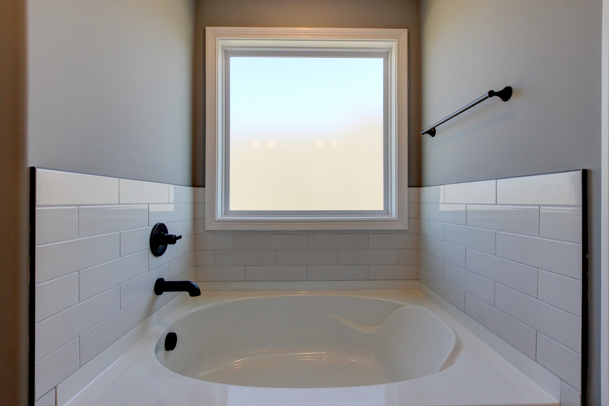 842 Burley Barn Road Clarksville, TN 37042 - Photo 25 of 49 a bathroom with a tub