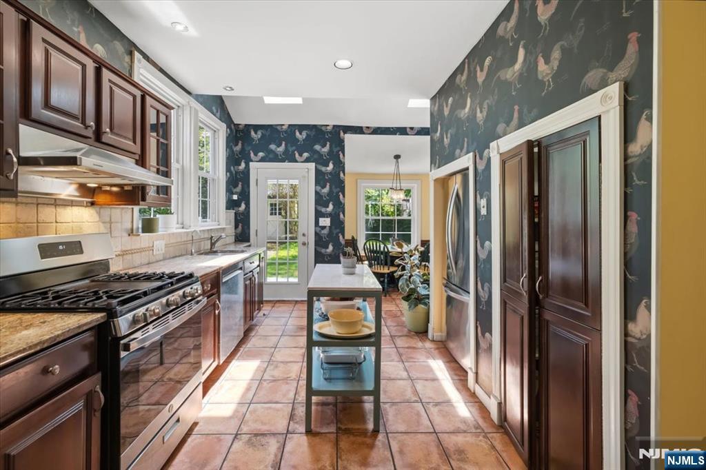 80 Glenwood Road Englewood, NJ 07631 - Photo 11 of 38