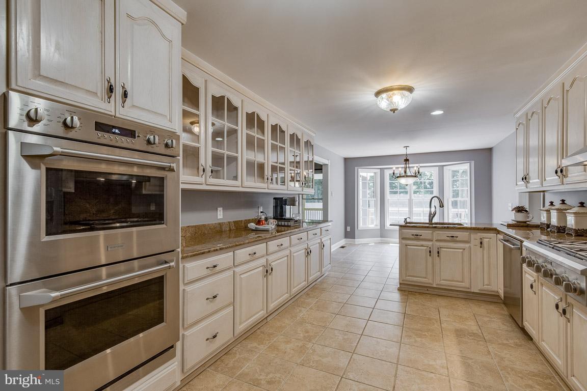15 Beaver Ridge Road Stafford, VA 22556 - Photo 1 of 30 Beautiful Galley Kitchen with Granite