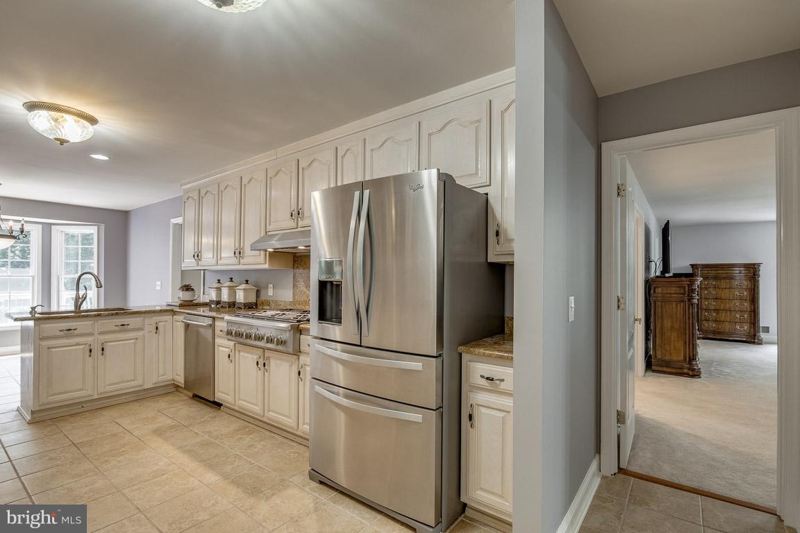 15 Beaver Ridge Road Stafford, VA 22556 - Photo 4 of 30 Kitchen has Stainless Steel Appliances