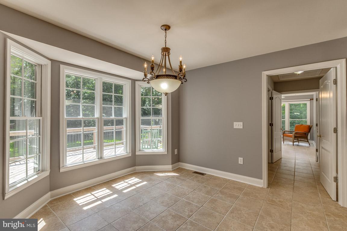 15 Beaver Ridge Road Stafford, VA 22556 - Photo 8 of 30 Kitchen Dining Area with Bayy Window