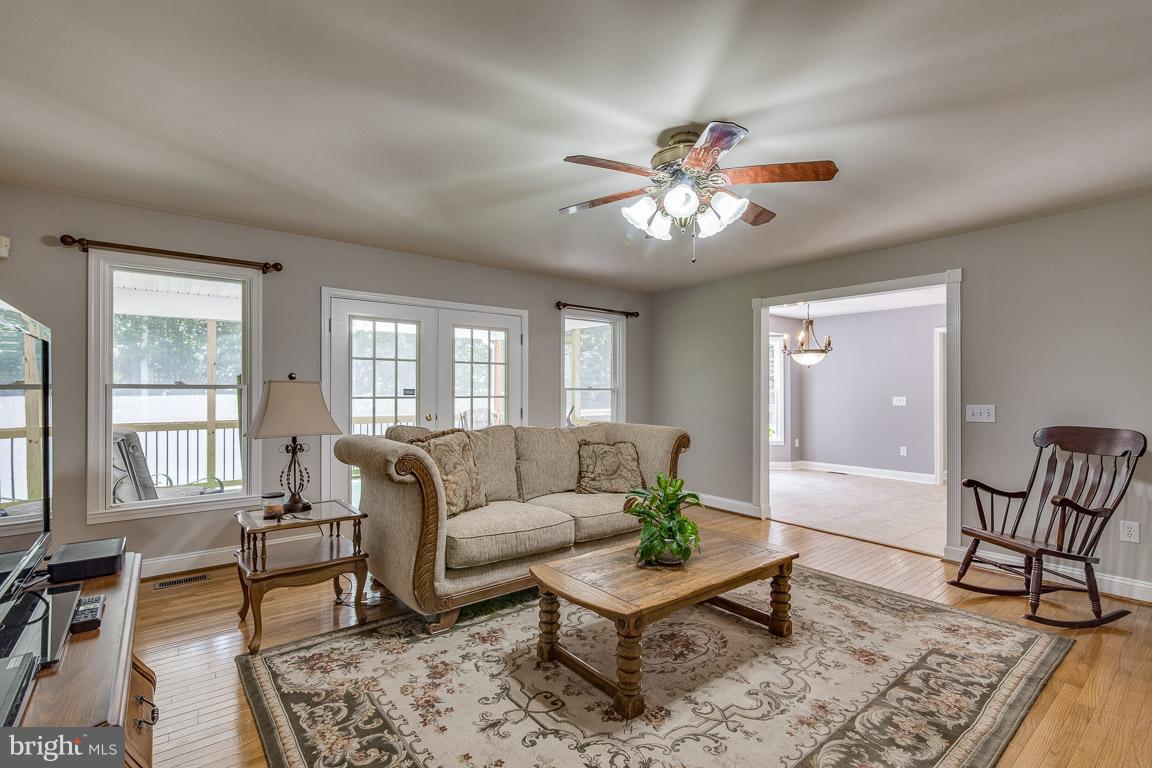 15 Beaver Ridge Road Stafford, VA 22556 - Photo 10 of 30 Family Room just off the kitchen