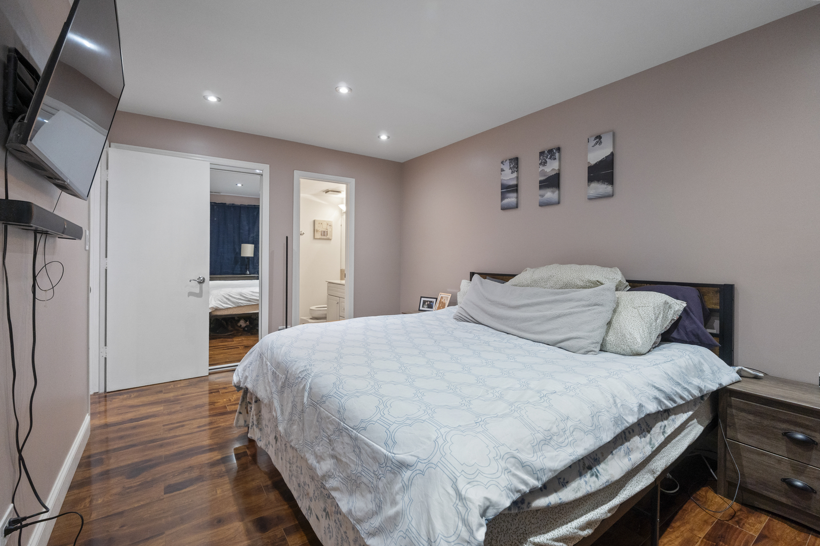 9645 South Harlem Avenue, Unit 1H Chicago Ridge, IL 60415 - Photo 12 of 14 a bedroom with a bed and a flat screen tv