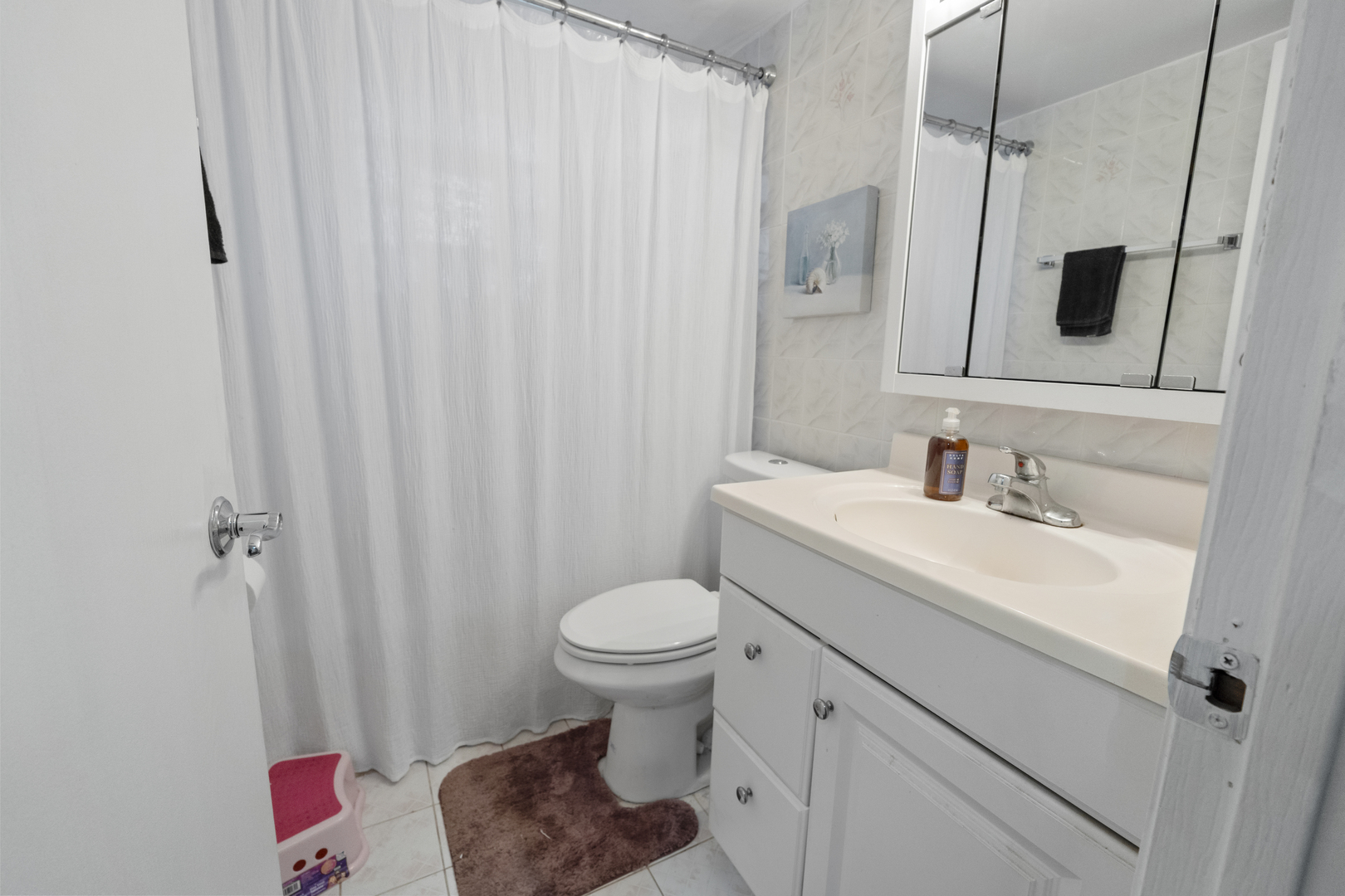 9645 South Harlem Avenue, Unit 1H Chicago Ridge, IL 60415 - Photo 13 of 14 a bathroom with a sink toilet and shower