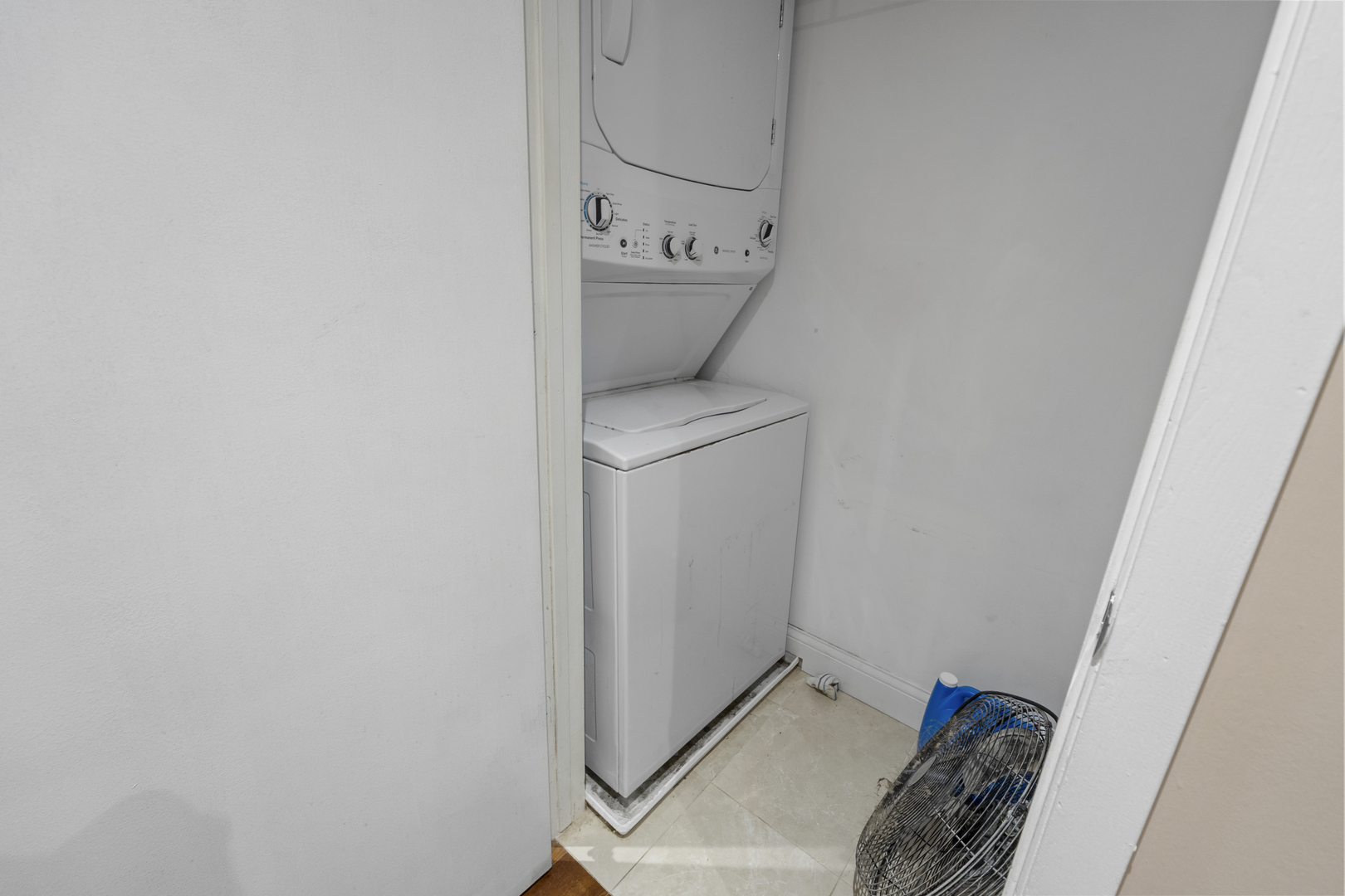 9645 South Harlem Avenue, Unit 1H Chicago Ridge, IL 60415 - Photo 5 of 14 a bathroom with a toilet and a sink