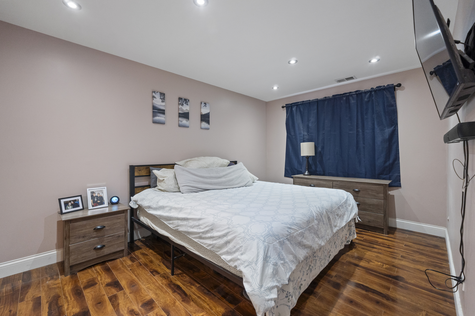 9645 South Harlem Avenue, Unit 1H Chicago Ridge, IL 60415 - Photo 10 of 14 a bedroom with a bed and a flat tv screen on dresser