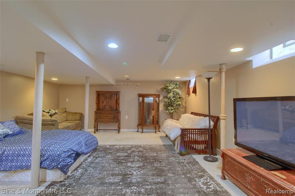 1985 Oxford Road Grosse Pointe Woods, MI 48236 - Photo 20 of 30