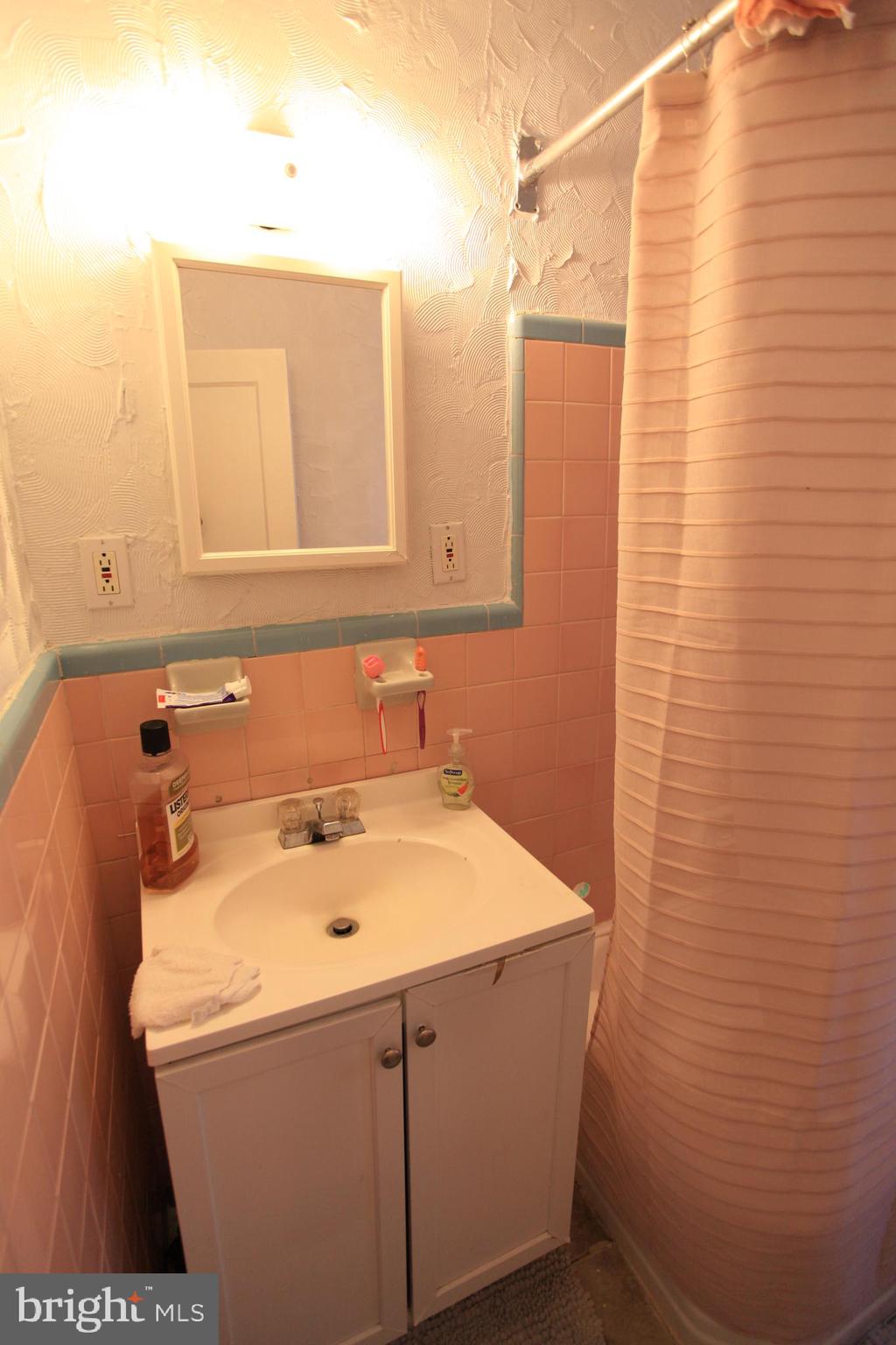 1605 Murdoch Road Philadelphia, PA 19150 - Photo 20 of 32 Gallery Image 20