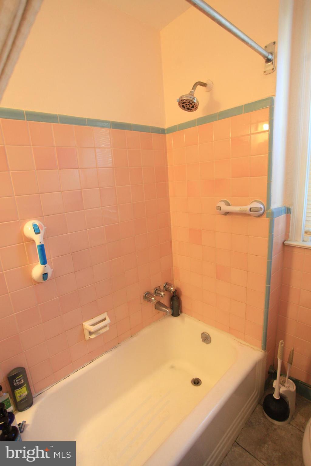 1605 Murdoch Road Philadelphia, PA 19150 - Photo 9 of 32 Gallery Image 9