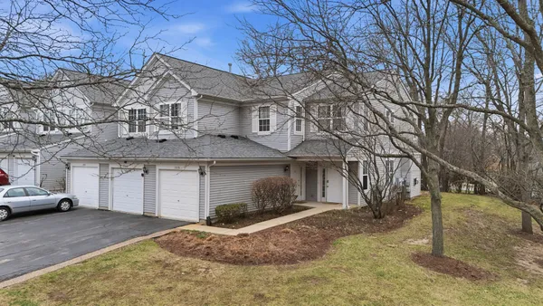 $249,900 | 1313 Brookdale Drive, Carpentersville, IL 60110