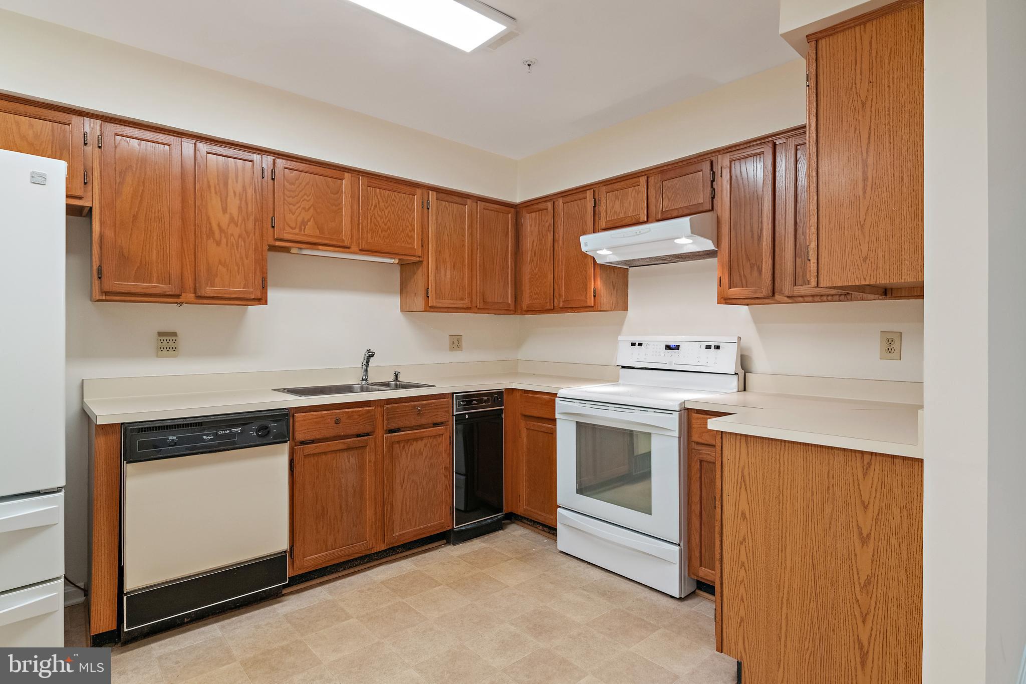 2900 Shipmaster Way, Unit 120 Annapolis, MD 21401 - Photo 16 of 45 Kitchen
