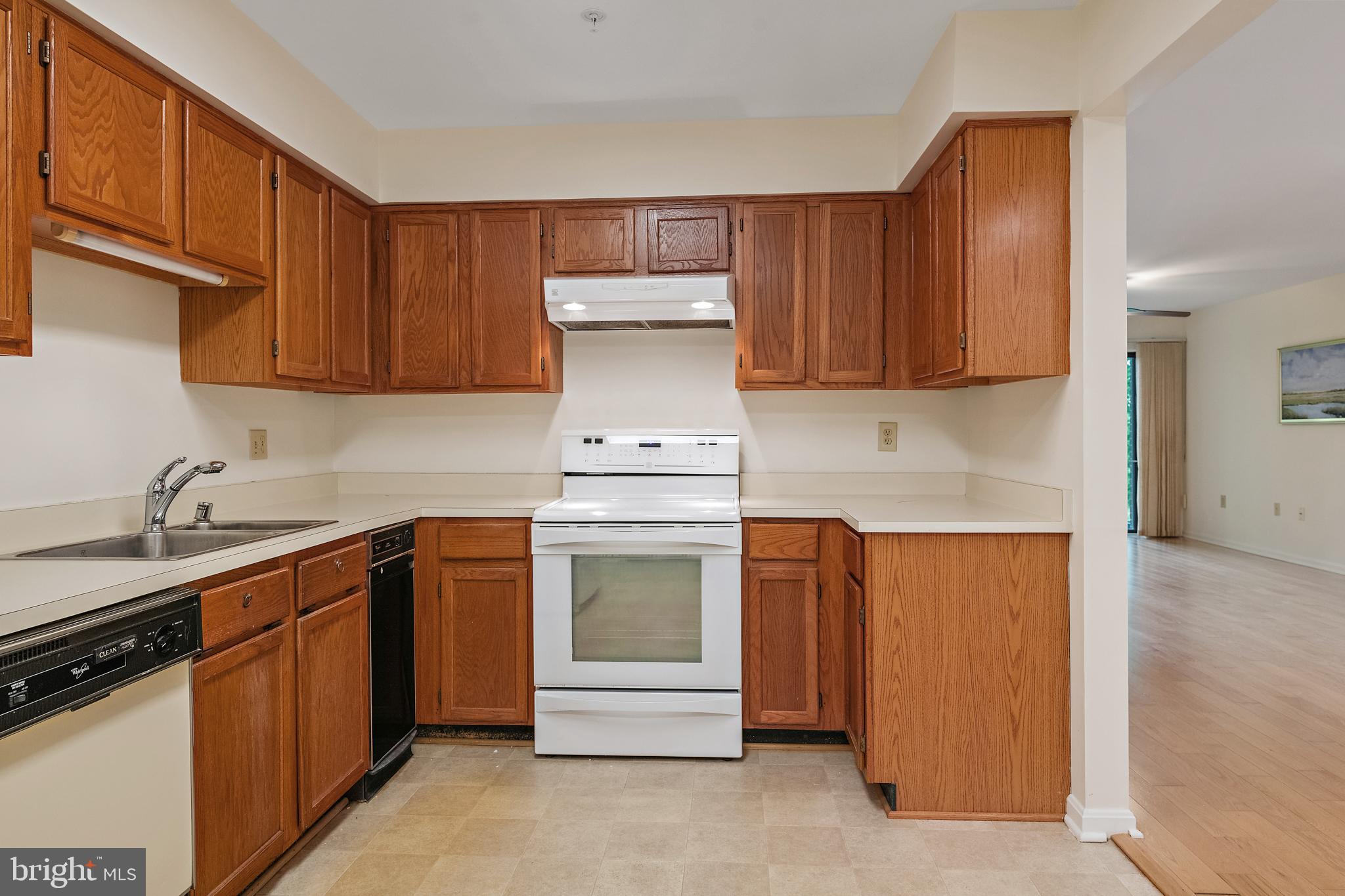 2900 Shipmaster Way, Unit 120 Annapolis, MD 21401 - Photo 17 of 45 Kitchen