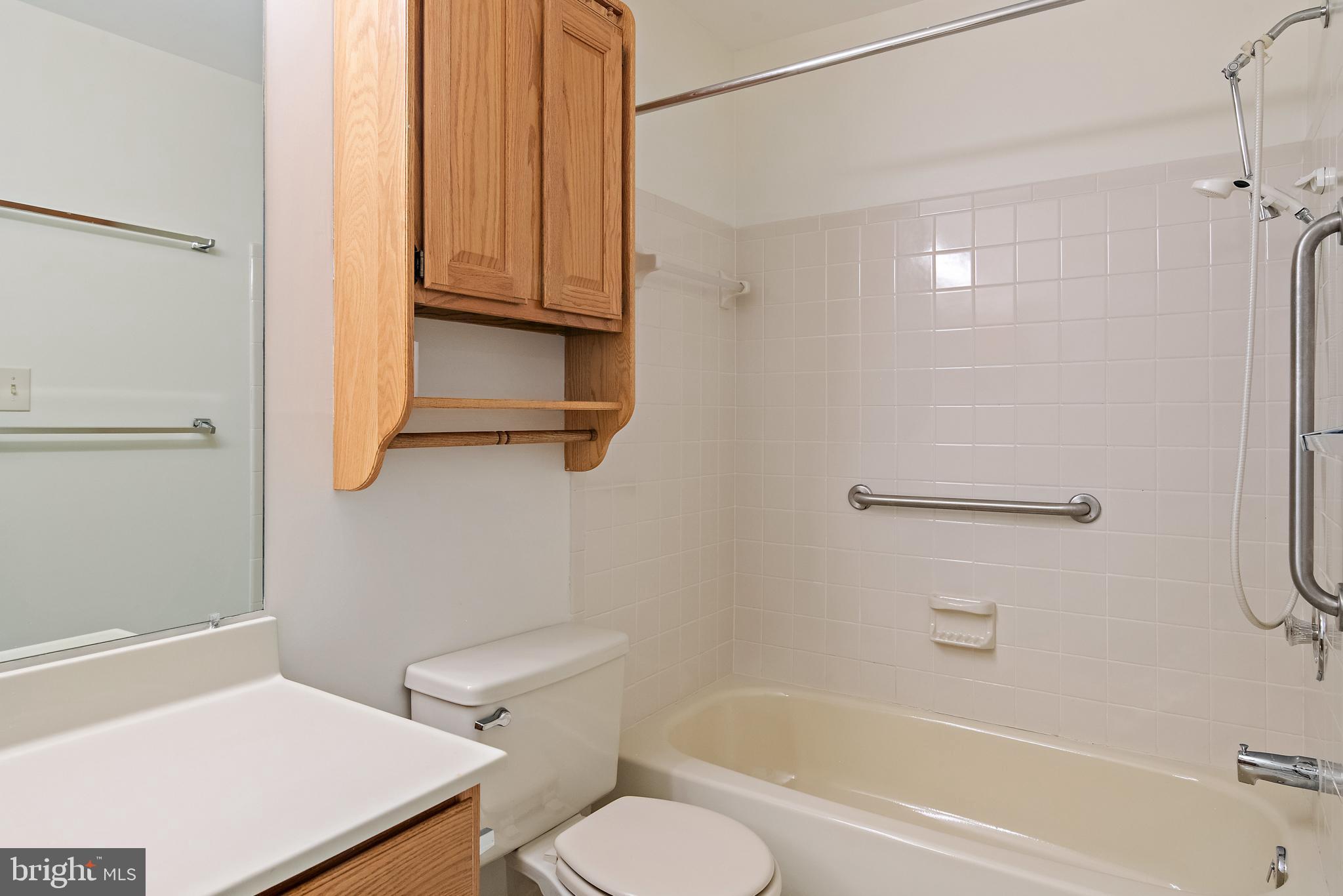 2900 Shipmaster Way, Unit 120 Annapolis, MD 21401 - Photo 24 of 45 2nd bedroom en suite bath