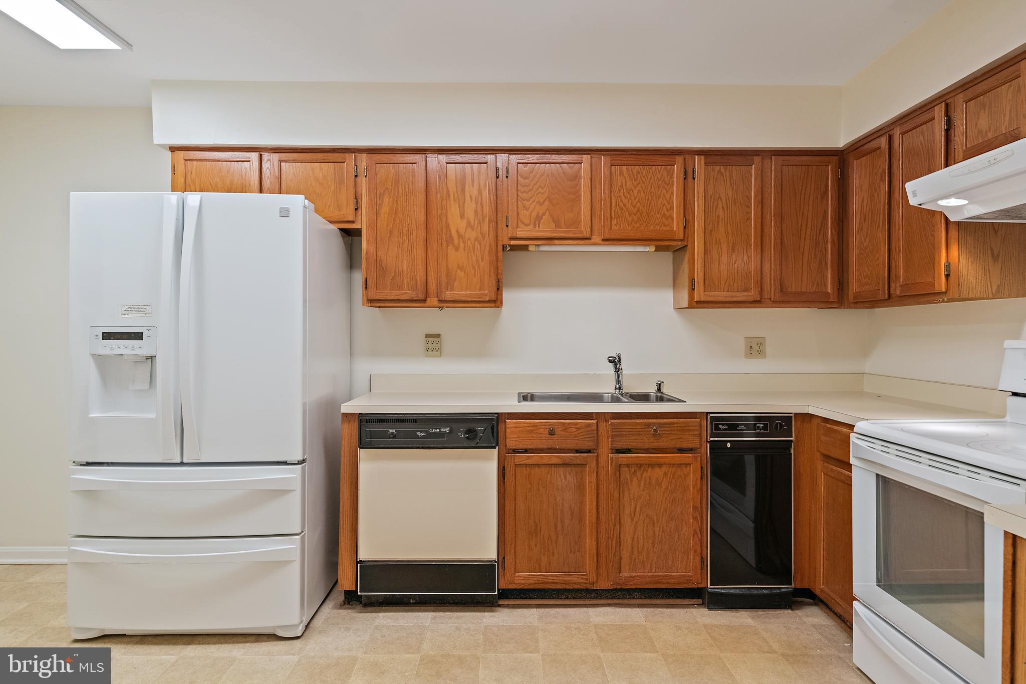 2900 Shipmaster Way, Unit 120 Annapolis, MD 21401 - Photo 2 of 45 Kitchen