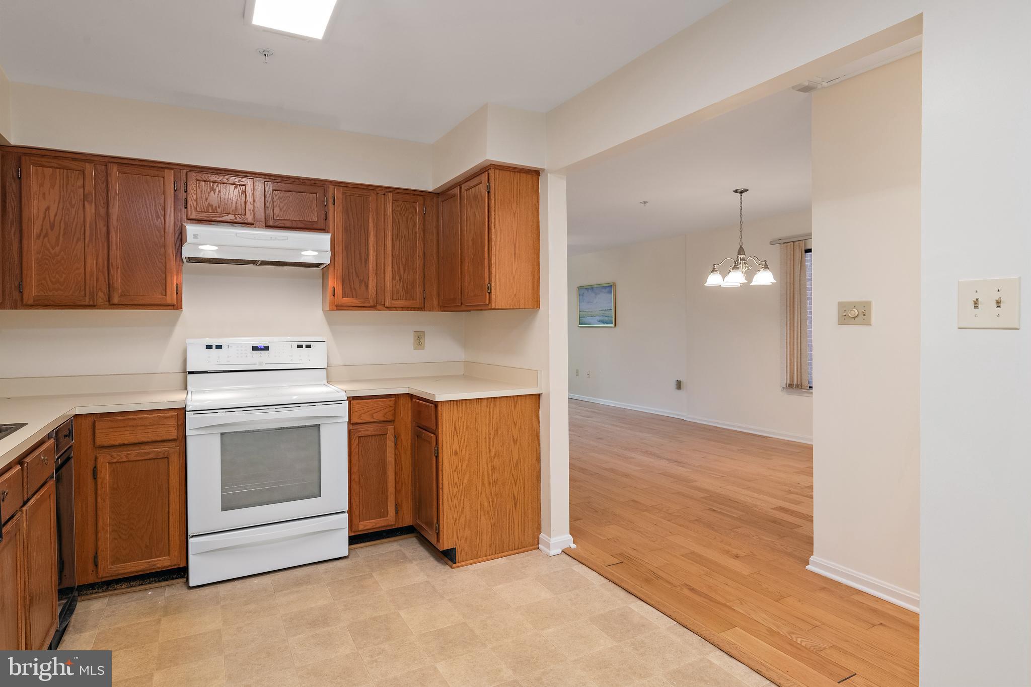 2900 Shipmaster Way, Unit 120 Annapolis, MD 21401 - Photo 4 of 45 Open kitchen