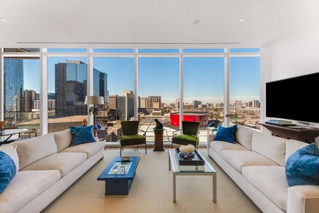 1747 Leonard Street, Unit 903 Dallas, TX 75201 - Photo 4 of 27 Living Room