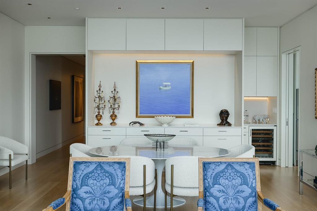 1747 Leonard Street, Unit 903 Dallas, TX 75201 - Photo 8 of 27 Dining