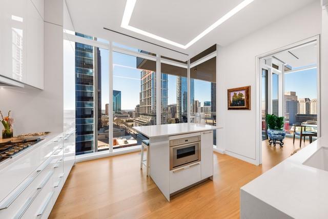 1747 Leonard Street, Unit 903 Dallas, TX 75201 - Photo 9 of 27 Kitchen