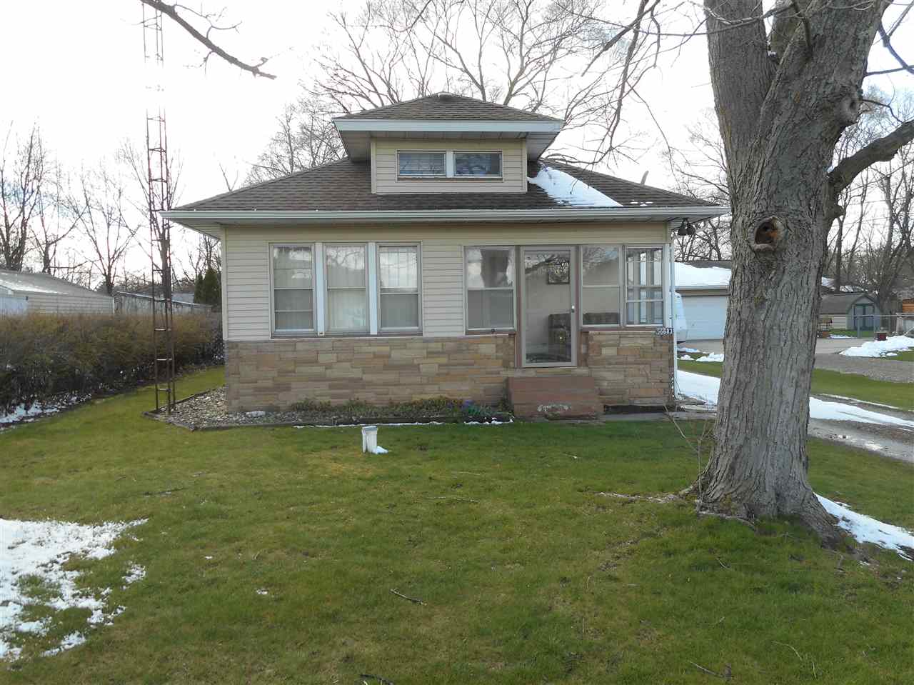 56683 Oak Road South Bend, IN 46619 - Photo 1 of 14 Gallery Image 1
