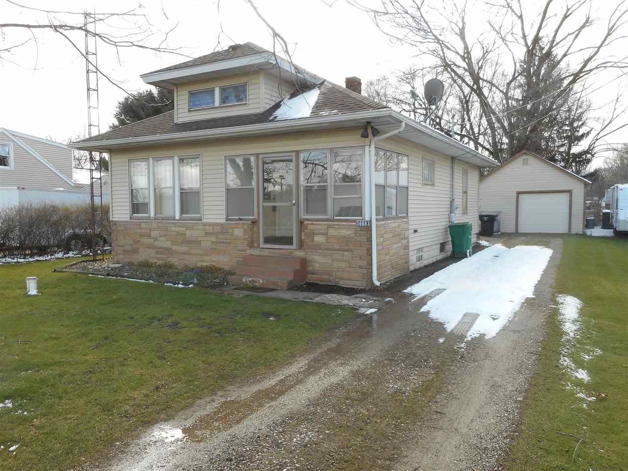 56683 Oak Road South Bend, IN 46619 - Photo 2 of 14 Gallery Image 2