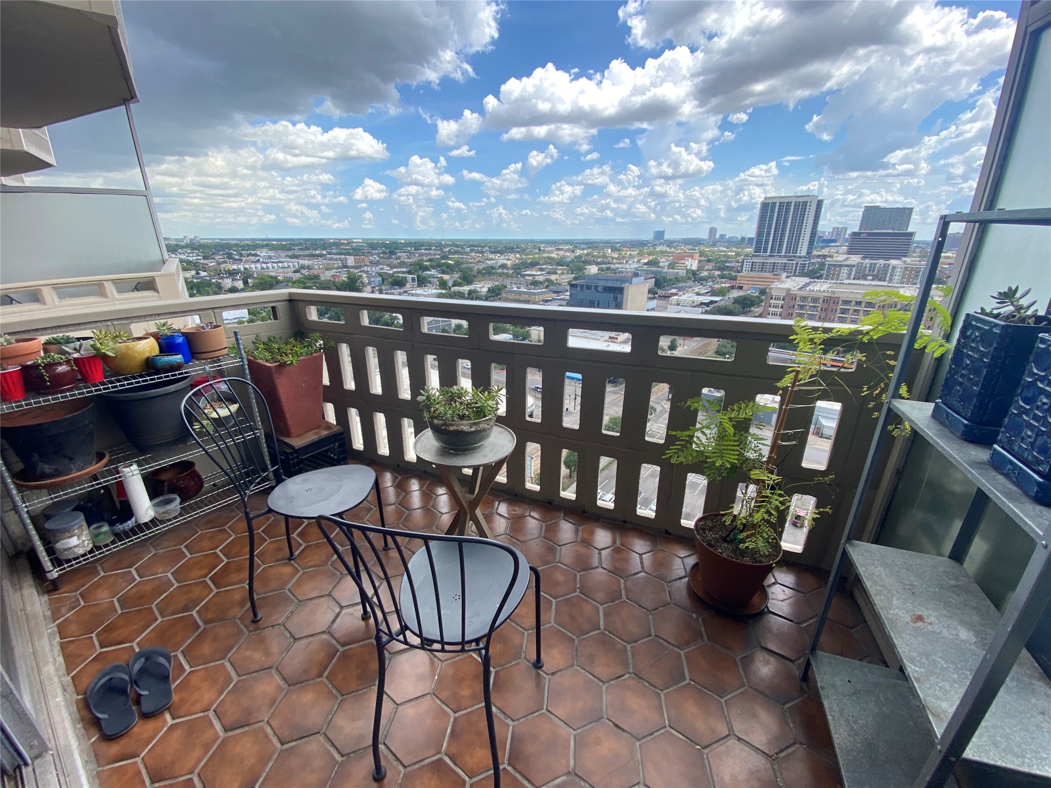 2016 Main Street, Unit 1612 Houston, TX 77002 - Photo 21 of 32 With furniture
