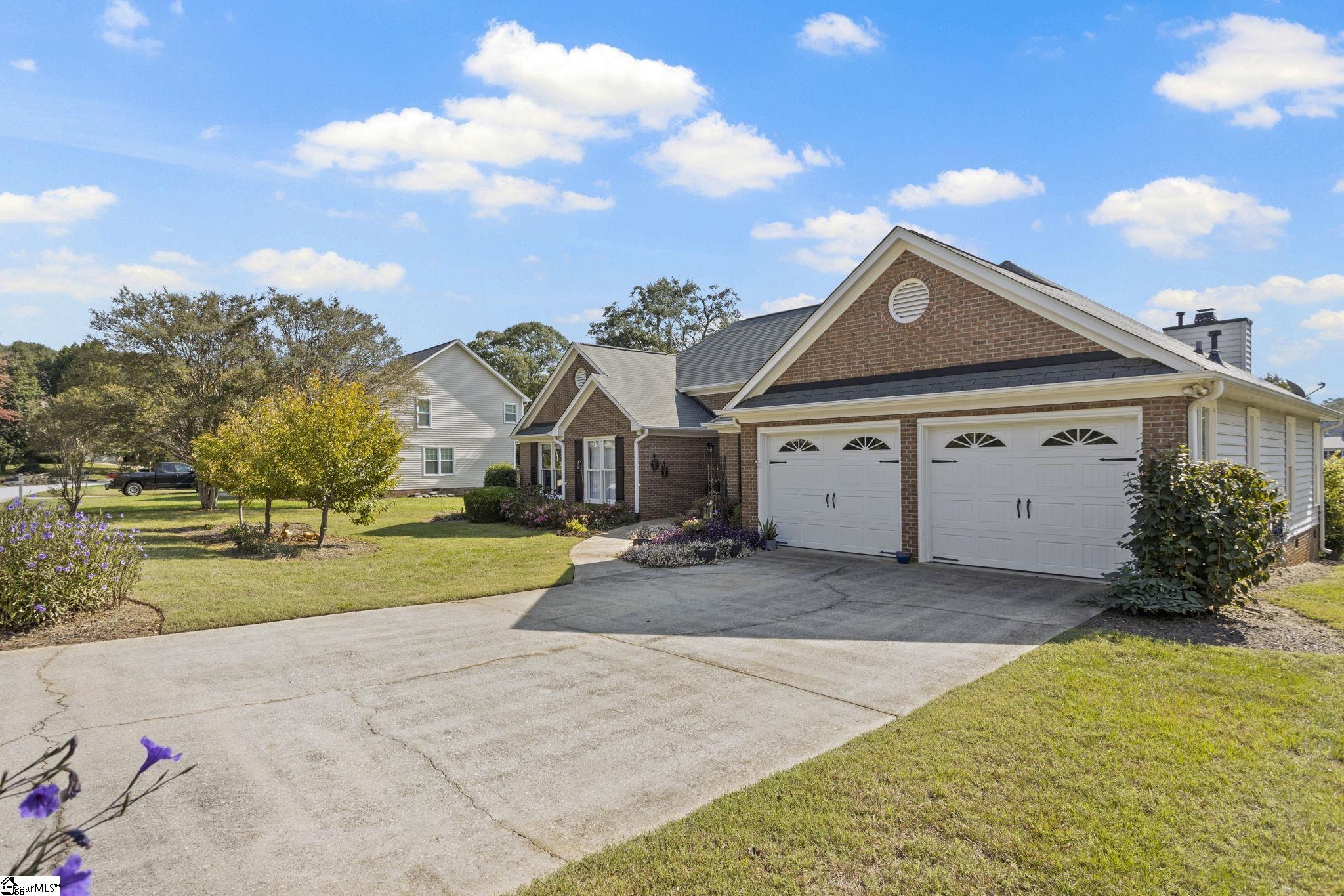 111 Spring Lake Loop Simpsonville, SC 29681 - Photo 3 of 37