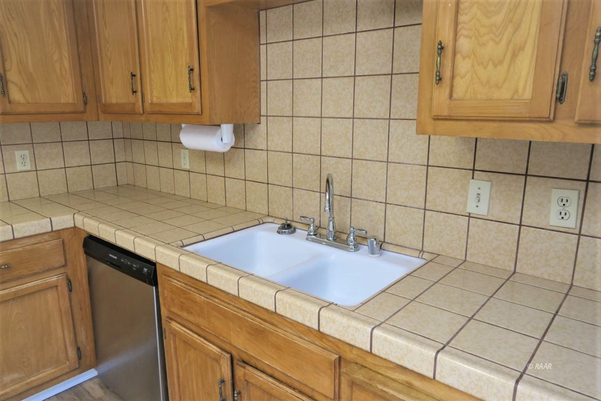 933 West Perdew Avenue Ridgecrest, CA 93555 - Photo 11 of 21 a kitchen with a sink and cabinets