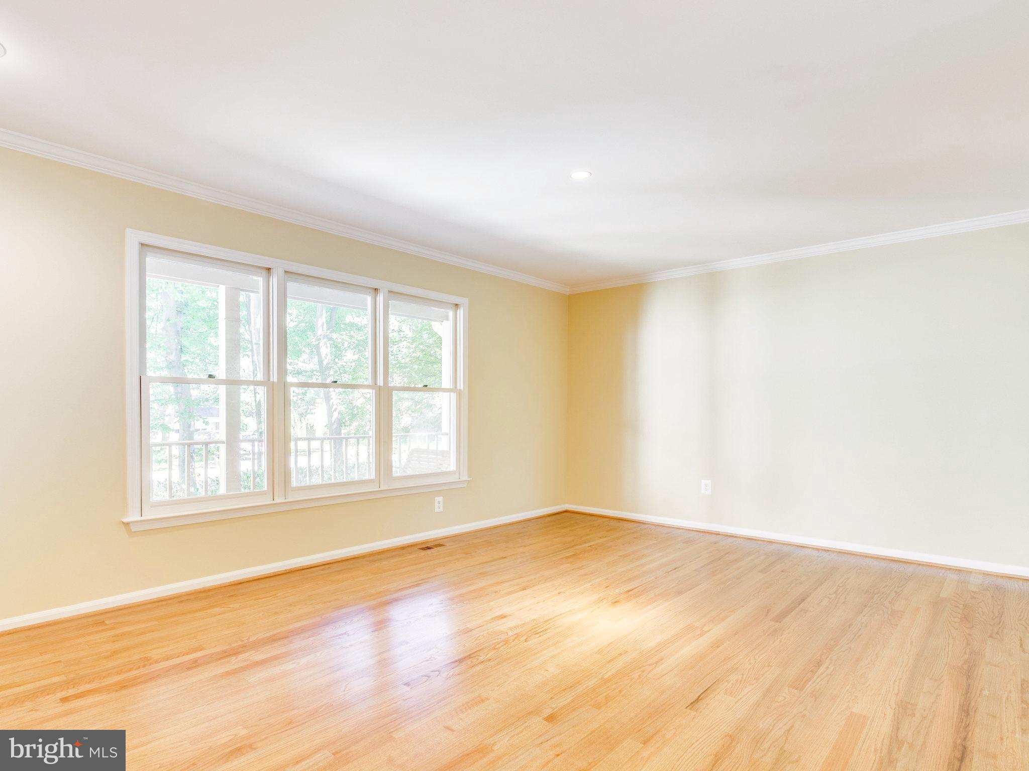 753 Ridge Drive McLean, VA 22101 - Photo 4 of 24 Living Room