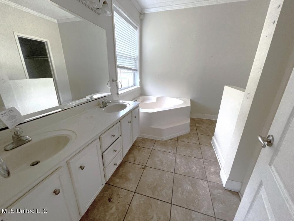 1514 Ellis Street Pass Christian, MS 39571 - Photo 11 of 15 _Primary Bath