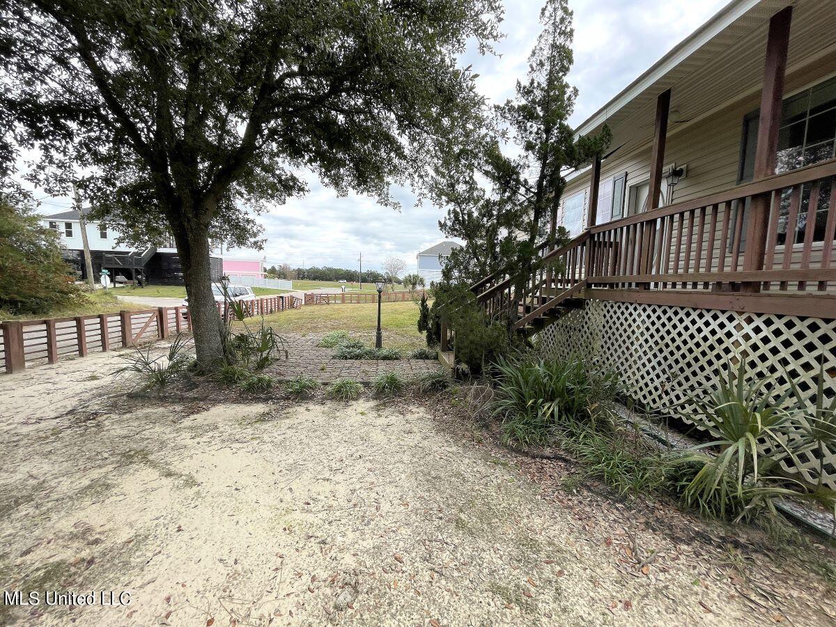 1514 Ellis Street Pass Christian, MS 39571 - Photo 4 of 15 Front Yard