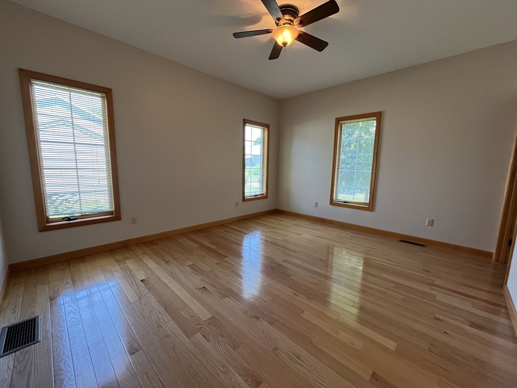 20 Gaspee Street Chicopee, MA 01013 - Photo 18 of 30