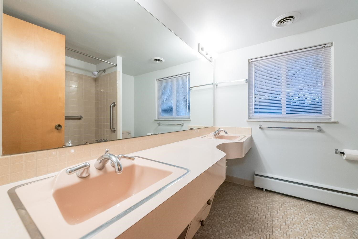 2308 Manchester Road Ann Arbor, MI 48104 - Photo 17 of 47 Second floor full bath