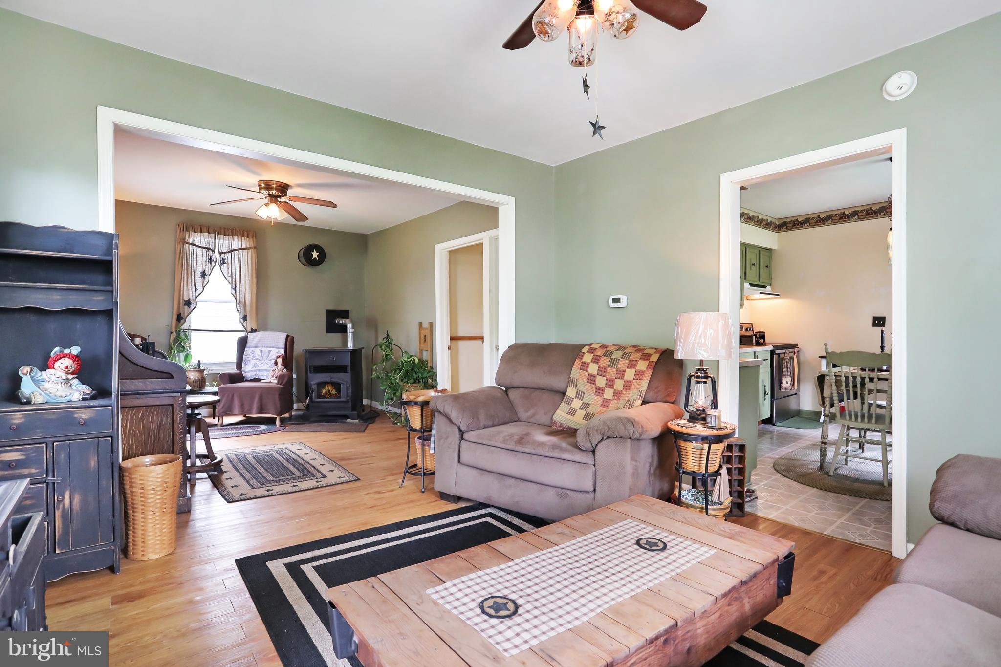 15621 Clear Spring Road Williamsport, MD 21795 - Photo 4 of 30 Family Room