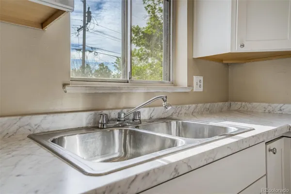 a close view of sink and tap