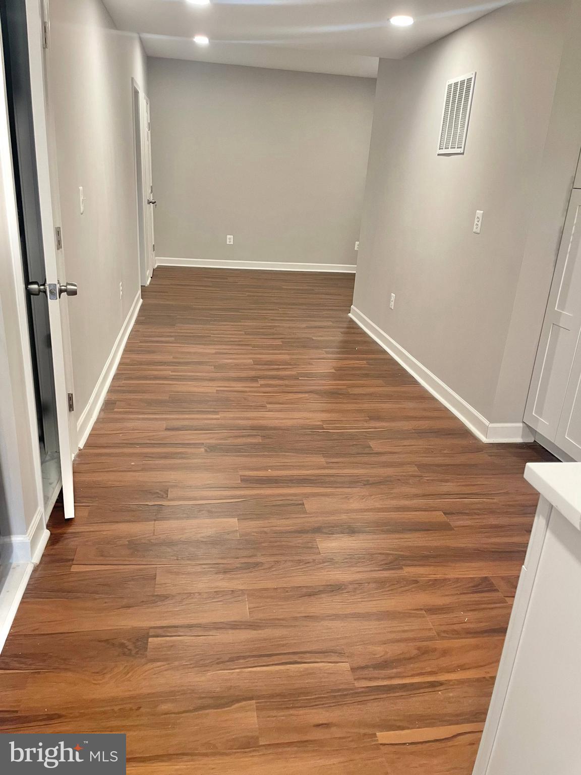 44400 Stone Roses Circle Ashburn, VA 20147 - Photo 3 of 12 Hallway